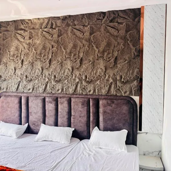 Hotel Radha Madhavam Luxurious Boutique Stay, hotel v destinaci Mathura