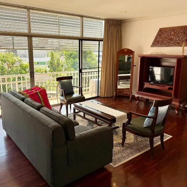 Samsen Suites Spacious 2BR Contemporary Thai Style, ξενοδοχείο στη Μπανγκόκ