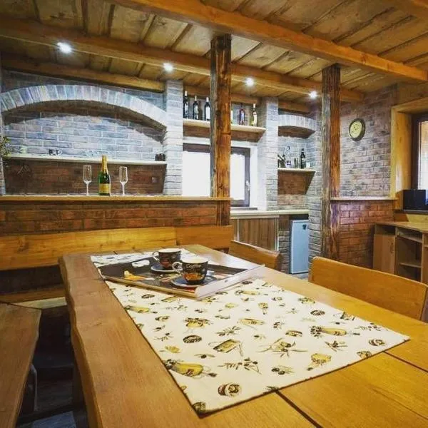 Chata na SAMOTE, hotel in Jedľové Kostoľany
