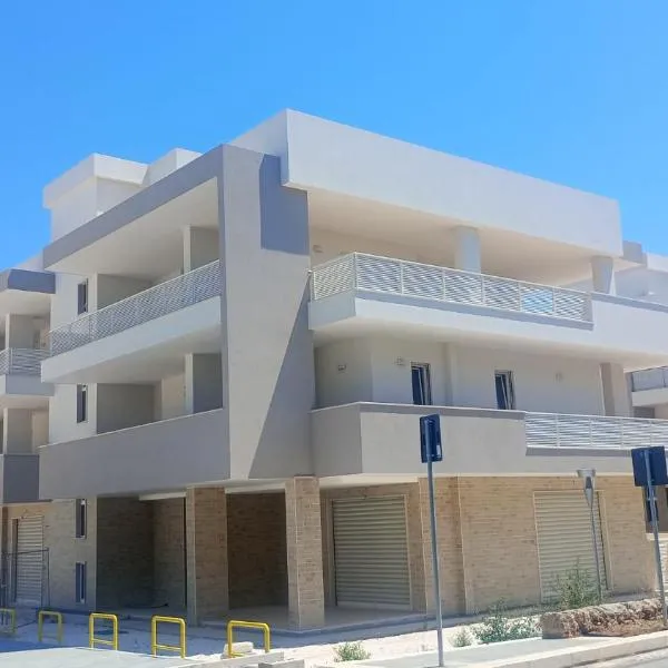 Yellow flowers Comfy Homes with Lift & Parking Garage, отель в Полиньяно-а-Маре