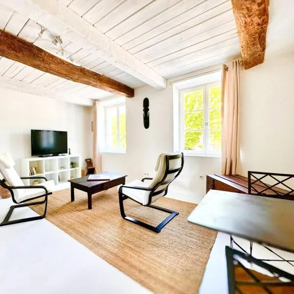 Calme & Confort au Cœur de Bargemon, Parking – hotel w mieście Bargemon