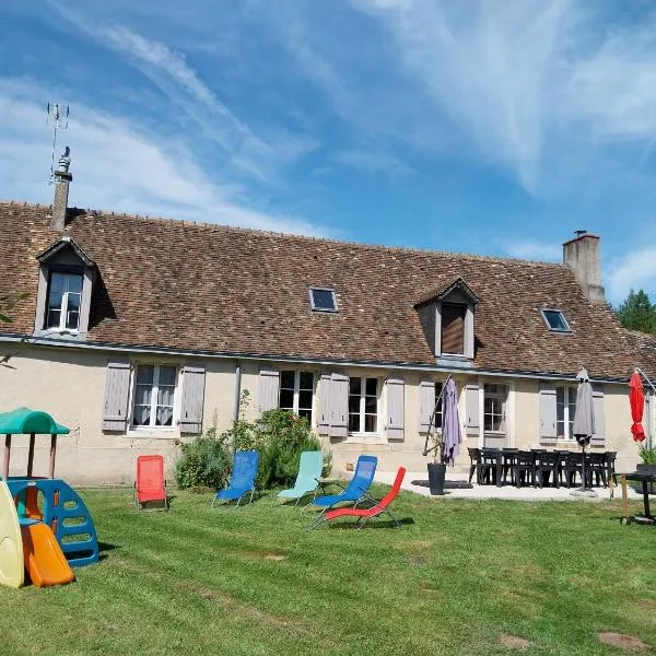 Proche le Mans, Parigné l'Evêque,maison forestière, accueil chevaux possible 11 pers, hotel v destinácii Parigné-lʼÉvêque