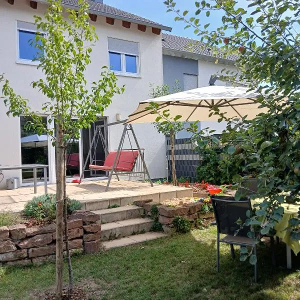 Fewo Gartenblick Altlußheim - Netflix- parken - Küche - Klimaanlage - Shuttle zum Hockenheimring, Hotel in Altlußheim