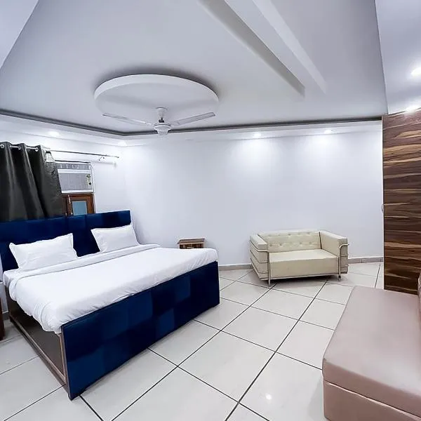 Hotel White Garden - Near Jaypee Hospital, hotel in Noida