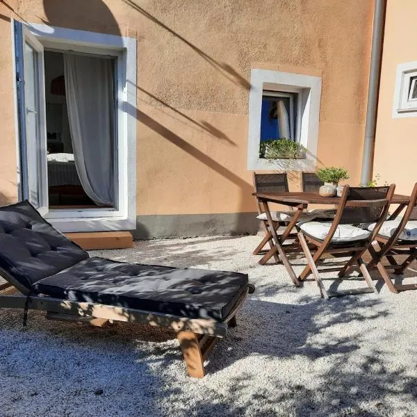 Cozy Apartment In Old Pfarrhaus, hotel en Zweikirchen