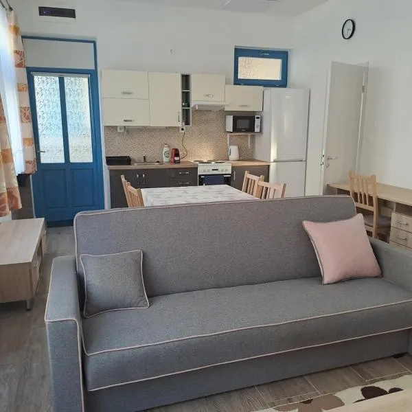Hive apartment, hotel v destinaci Ács