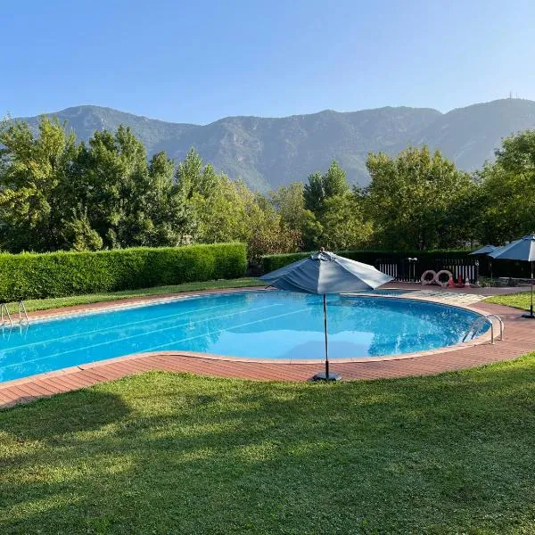Huttopia Barcelona Pirineos, hotel v destinaci Guardiola de Berguedà