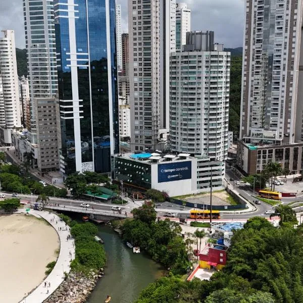 FLAT DUBAI - FRENTE RODA GIGANTE - PISCINA FRENTE MAR - Excepcional, hotel no Balneário Camboriú