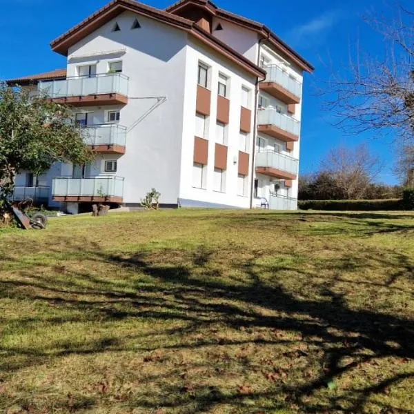 Apartamento Urdaibai Busturia cerca de la playa, hotel a Busturia