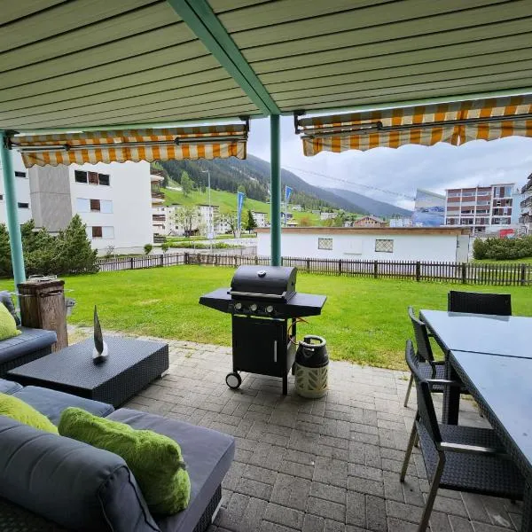 4 Zimmer 115m2 Gartenwohnung an der Jakobshorn Talstation neben Wander- und Mountainbikeparadise, hotel v destinaci Davos