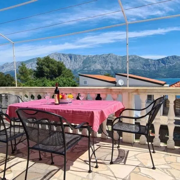 House Karmela, hotel din Sućuraj