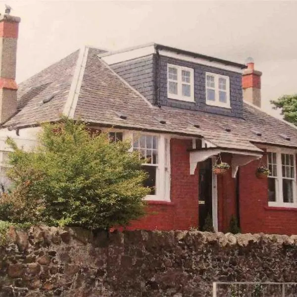 Family seaside home, easy access to Edinburgh, hotel in Kinghorn