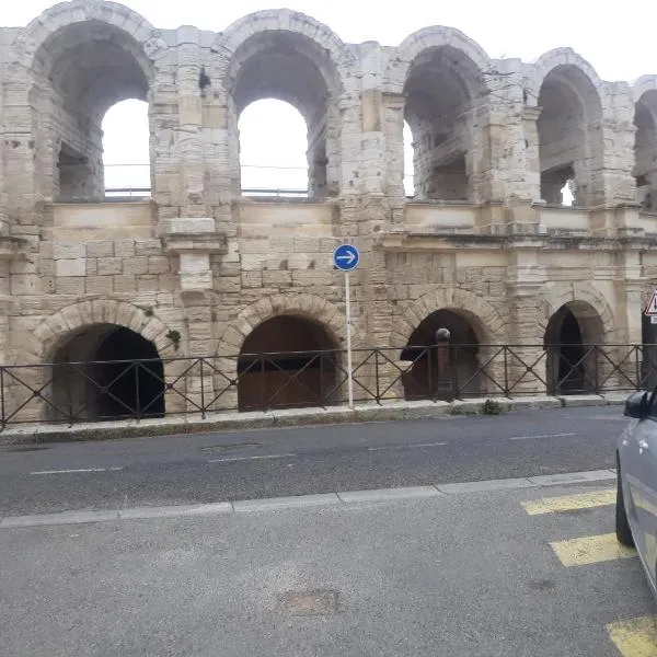 Les nuitees arlesiennes – hotel w mieście Arles