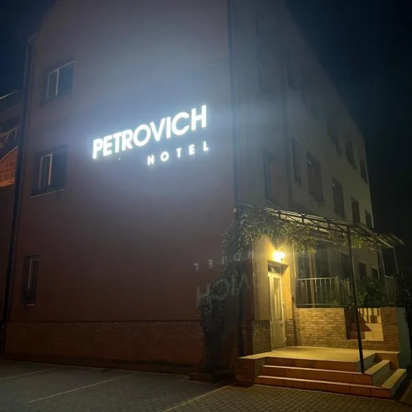 PETROVICH hotel, hotel v destinaci Chust