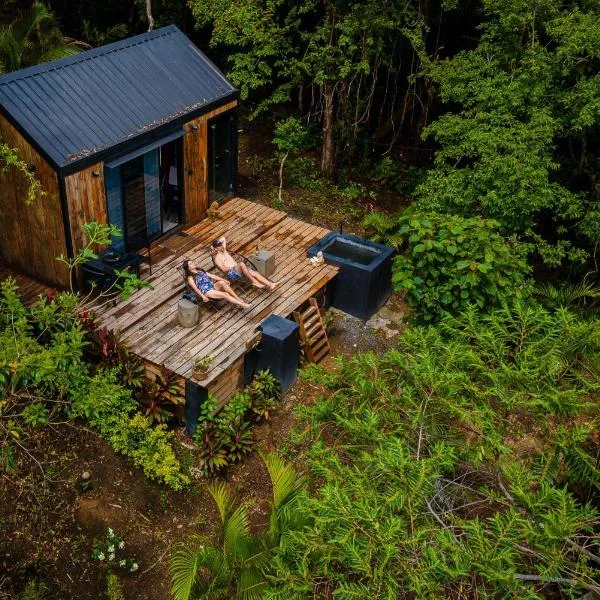 Kooteja Ëra Exclusive Mountain Cabin with Views, hotel in Las Colinas
