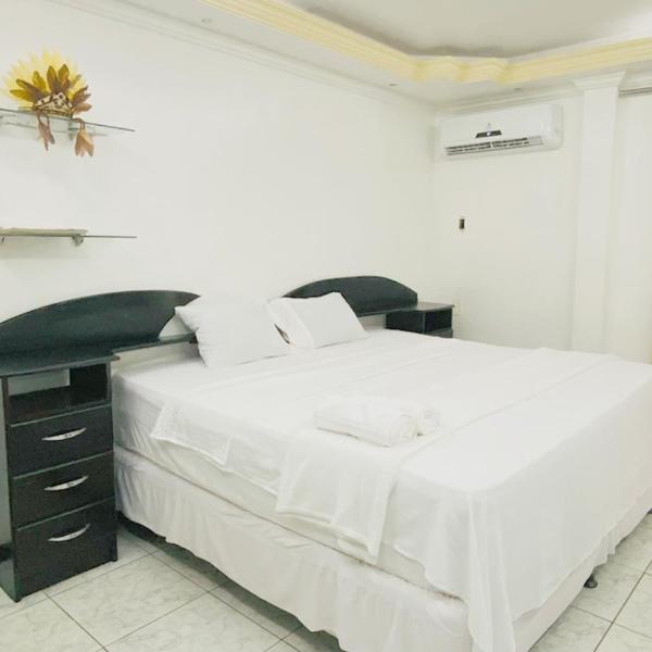 Riverfront Retreat Prime Location Apartment with Stunning Views of the RioNegro - Foto 2