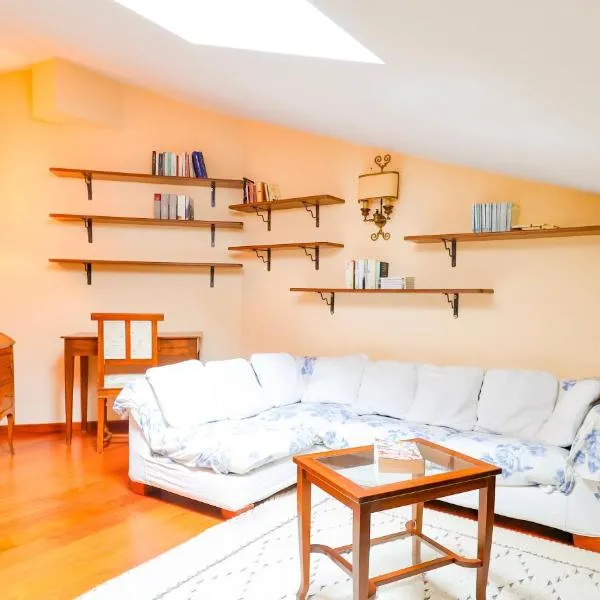 PRESTIGE APARTMENT NEAR THE CENTRE - with Balcony, Wi-Fi, hotel en Pistoya