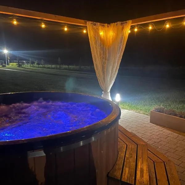 Leśna Osada -Dominikowo -sauna , balia, hotel in Dominikowo