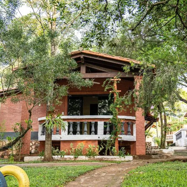 Los Cantares, hotell sihtkohas Piribebuy