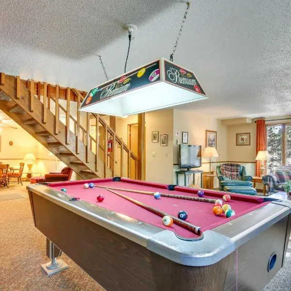 Cozy Black Hills Nature Retreat with Private Deck!, hotel v destinaci Rapid City