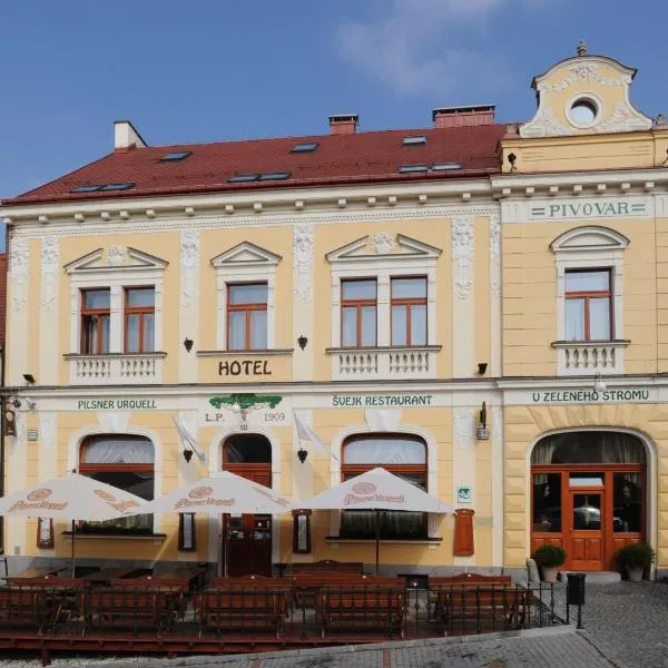 Hotel U Zeleneho stromu, hotel en Spálené Poříčí