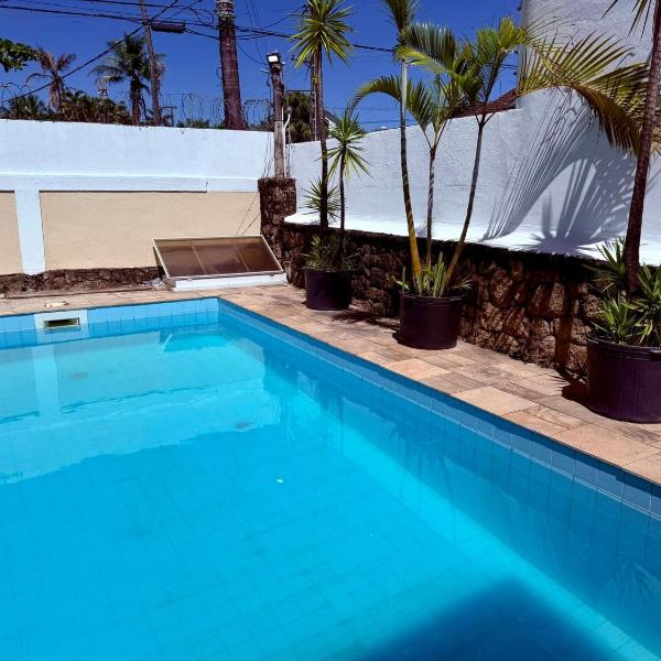 Suítes com piscina a 2 quadras da Praia da Enseada