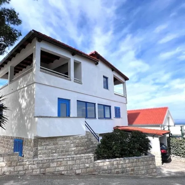 Spacious Apt with Panoramic Sea View, hotel v destinaci Stomorska