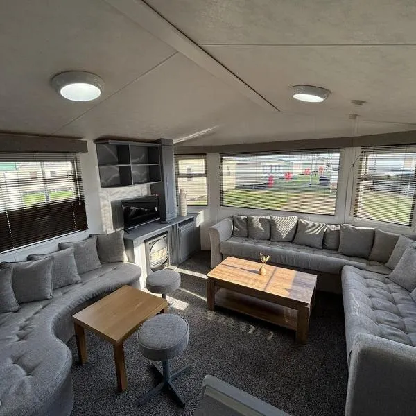 Island staycations holiday home, hotel in Eastchurch