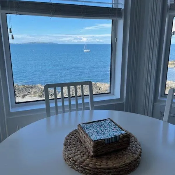 Seascape Luxury sea front apartment, hotel in Bangor