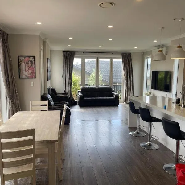 Spacious & Stylish Retreat, hotel v destinaci Whangaparaoa