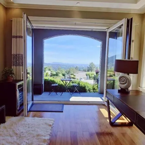 Stunning view in elegant 1 bedroom suite, hotel u gradu West Vancouver