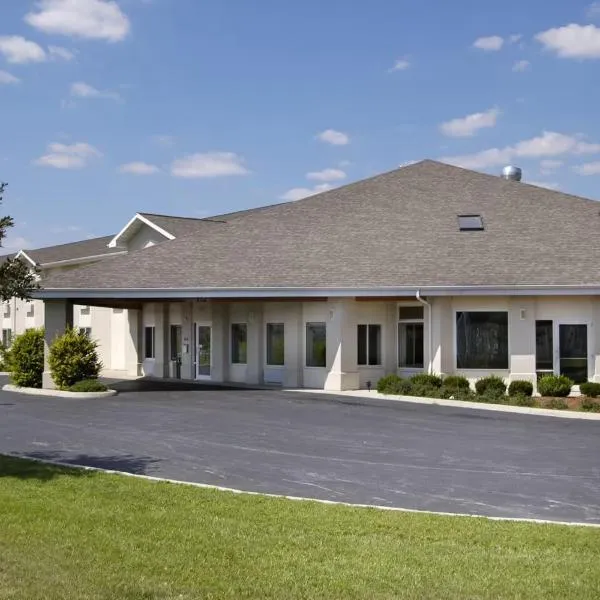LakeWood Inn & Suites: Dowagiac şehrinde bir otel
