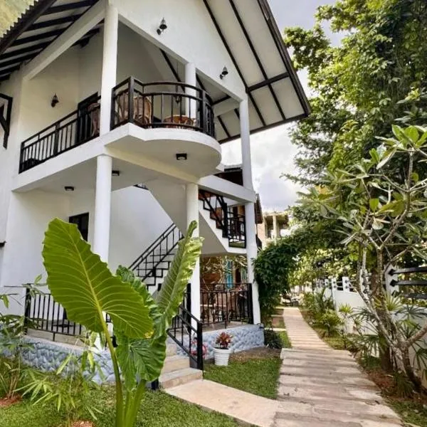 Mahaon surf hotel, hotel v destinaci Weligama