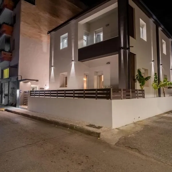 Santa Rosa Apartments、カラマタのホテル