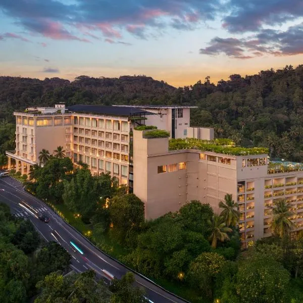 The Golden Crown Hotel, hotel in Kandy