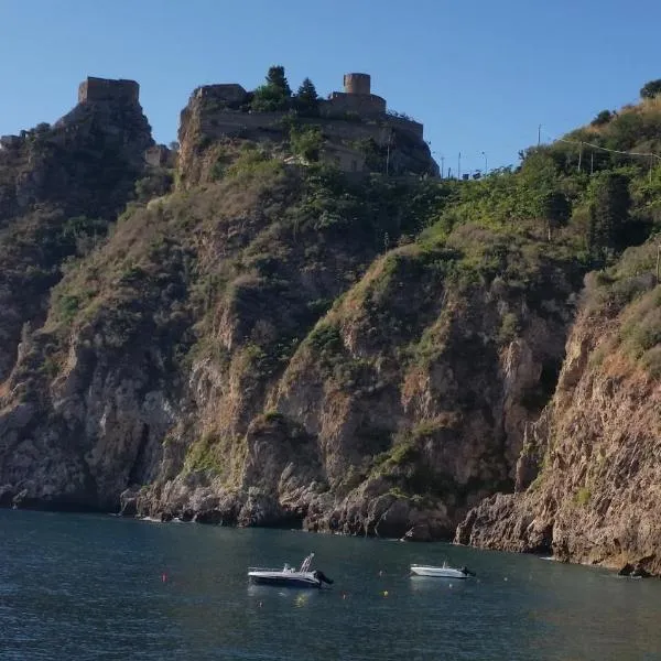 Caccia Apartment, hotel em Santa Teresa di Riva