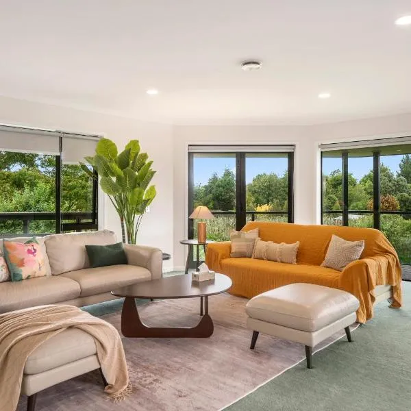 Rotorua Family Retreat Hamurana 10000sqm Lawn, ξενοδοχείο σε Rotorua