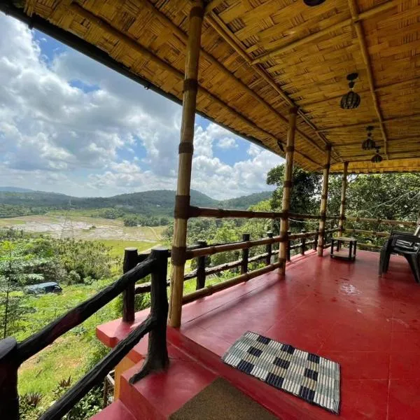 Angels Nest Home stay 2 Acra private plantation Mountain area balconey SunRice view Nearby Ngarhole wild life , Tholpetty wild life , Pakshipathalam Bird santuary , Kuruva island # Thirunelly & Thrissilery Temple Near by Secure Stay Wayanad Kerala, hotel v destinaci Chegāt