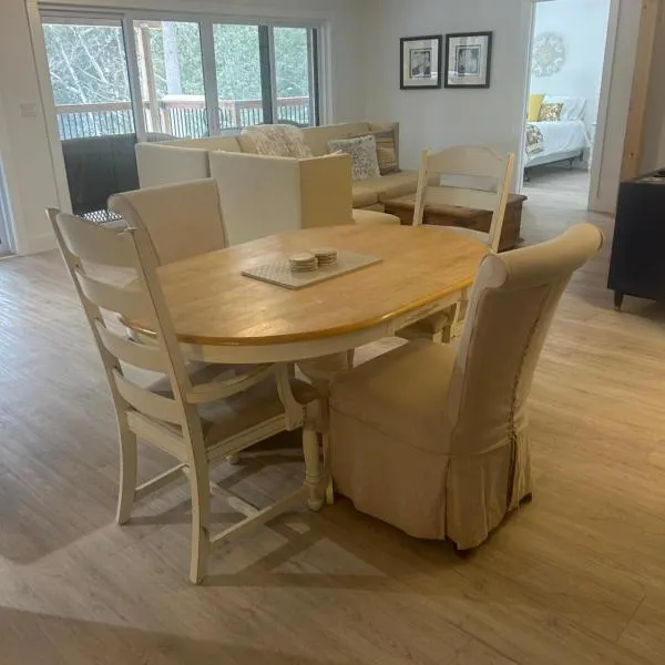 Treetop Suite, hotel v destinaci Haliburton