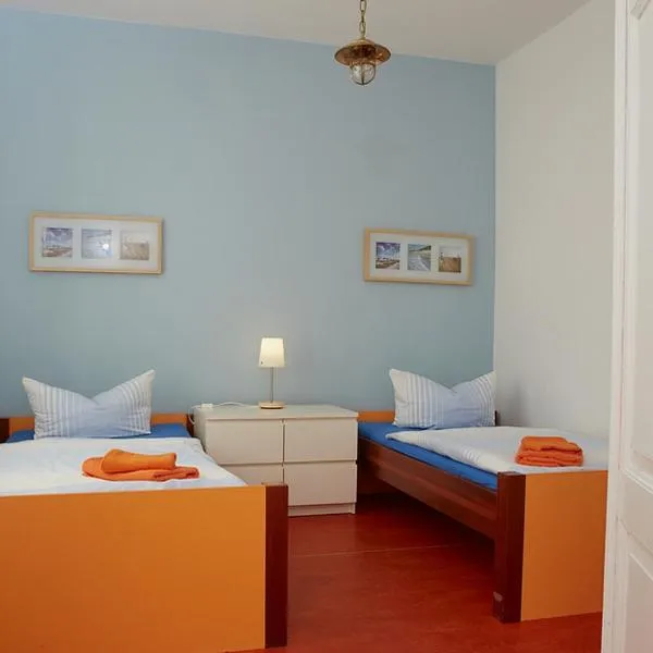 Kleine Fewo, Hotel in Altefähr