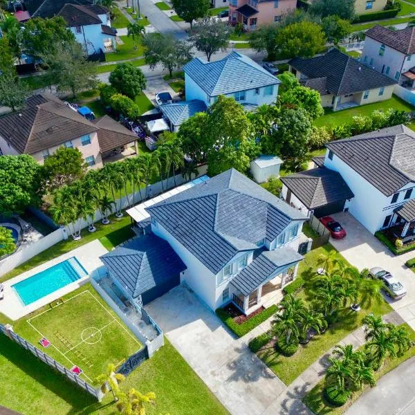 Miami Getaway Heated Pool Villa with Mini Golf & BBQ, hotel in Miami