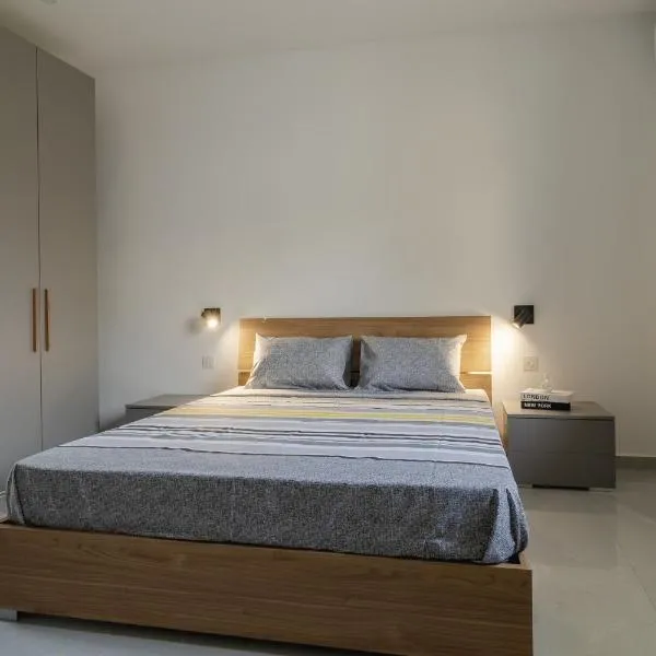 2 bedroom bright apartment, hotel a Gudja