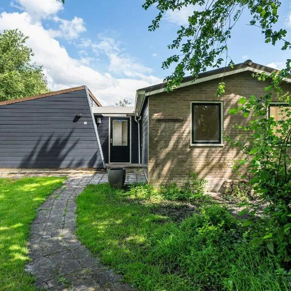 Vakantiehuisje Sinneblom, Hotel in Grou