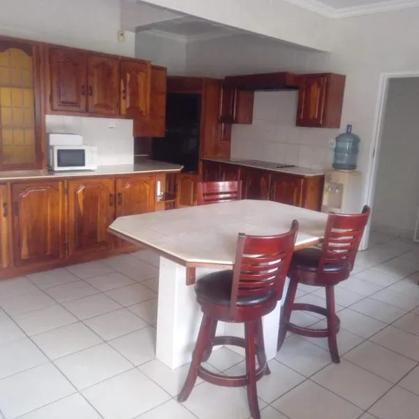 Simekhona Guest House, hotel en Aangewysd
