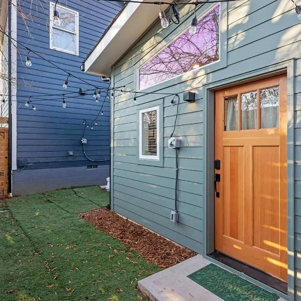 The Acorn - Tiny House in HISTORIC OAKWOOD, hotel v destinaci Raleigh