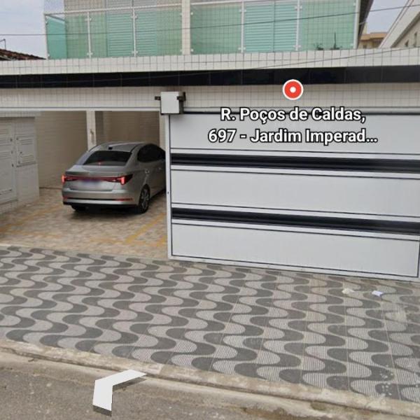 Sobrado à uma quadra da praia