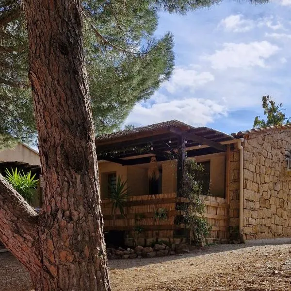 mini villa 72, résidence avec piscine., hotel in Serra-di-Ferro