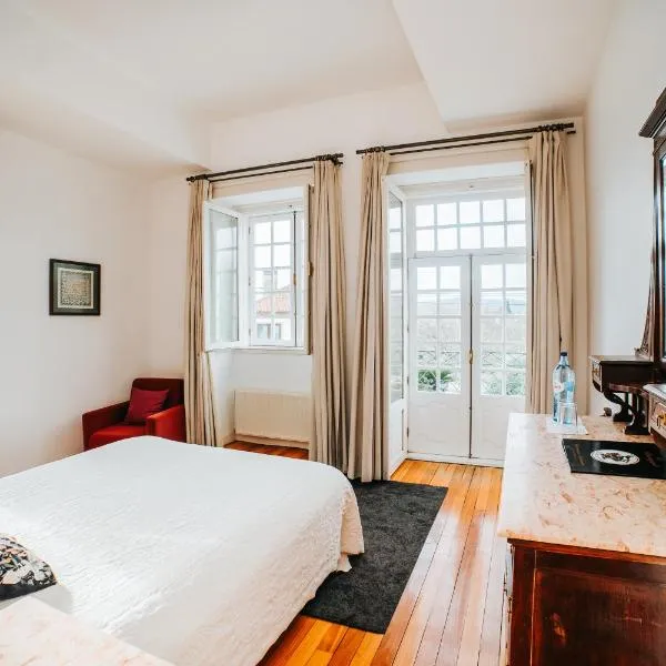 Quarto Duplo com Jardim e Piscina, hotel in Póvoa de Lanhoso