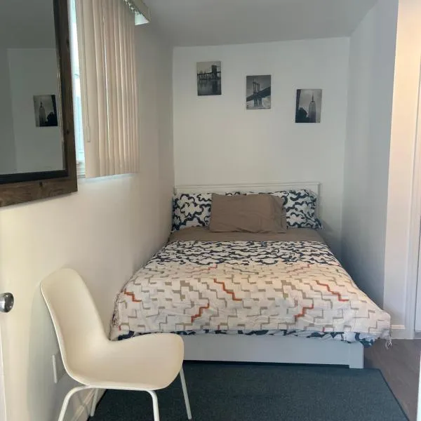 Cozy apt 30mins from Times square!!!, hotel v destinaci Corona