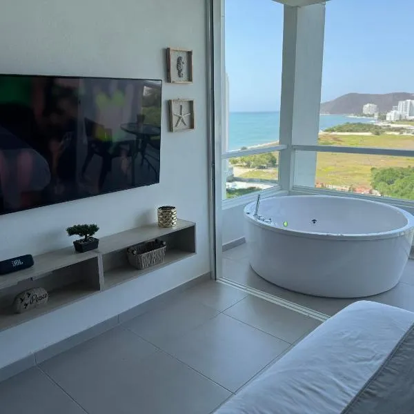 Suite con Lujoso Jacuzzi, Piso 14 y vista al mar, hotel in Santa Marta